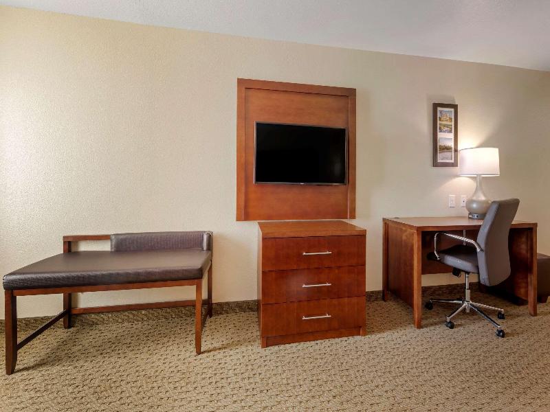Comfort Inn & Suites Euless Dfw West image