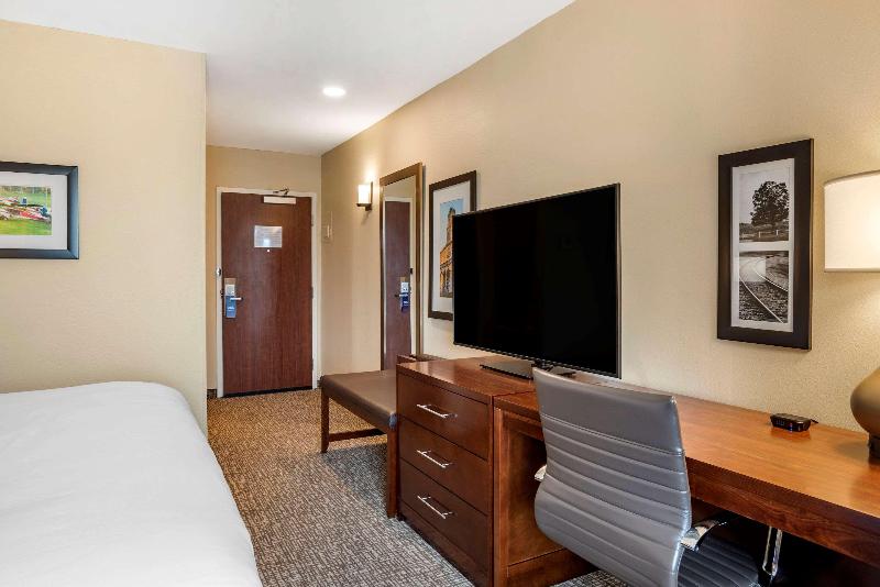 Comfort Inn & Suites Harrisonburg image