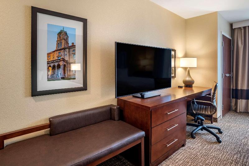 Comfort Inn & Suites Harrisonburg image
