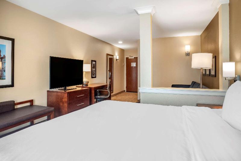 Comfort Inn & Suites Harrisonburg image