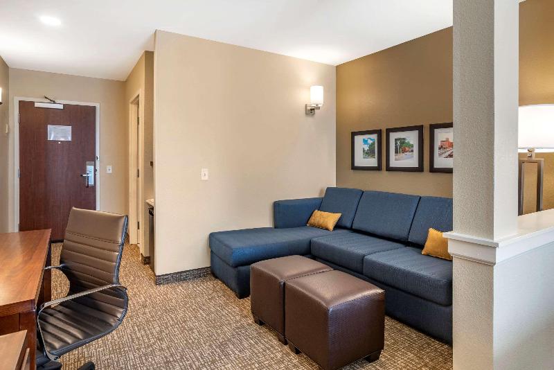 Comfort Inn & Suites Harrisonburg image