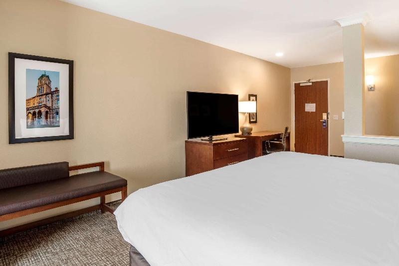 Comfort Inn & Suites Harrisonburg image