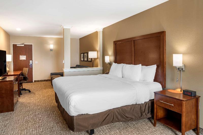 Comfort Inn & Suites Harrisonburg image