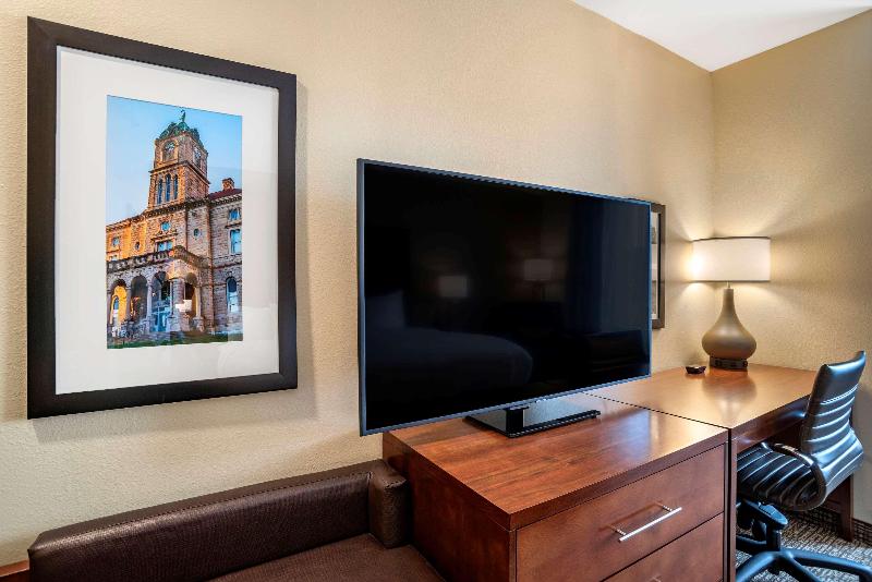 Comfort Inn & Suites Harrisonburg image