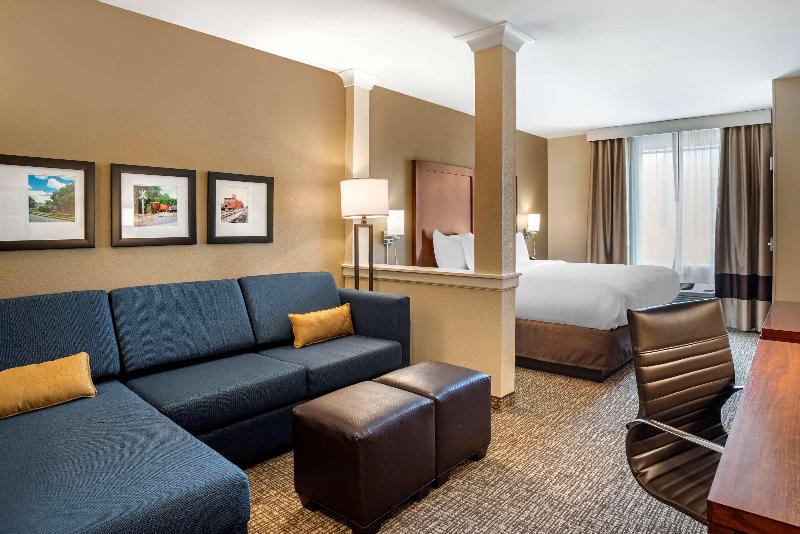 Comfort Inn & Suites Harrisonburg image