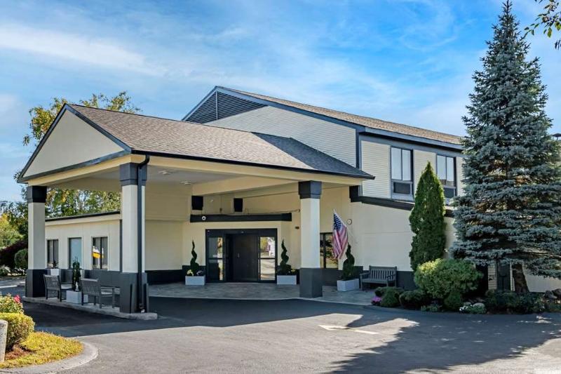 Clarion Inn Nashua, Nh image