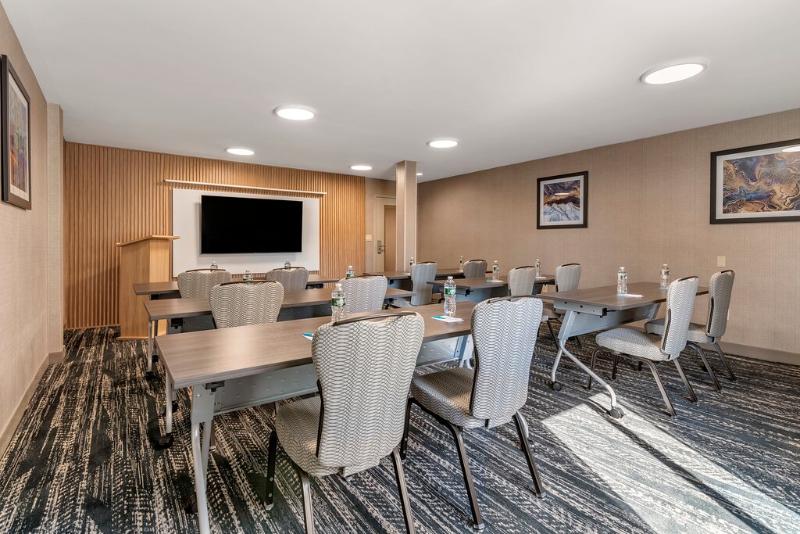 Clarion Inn Nashua, Nh image