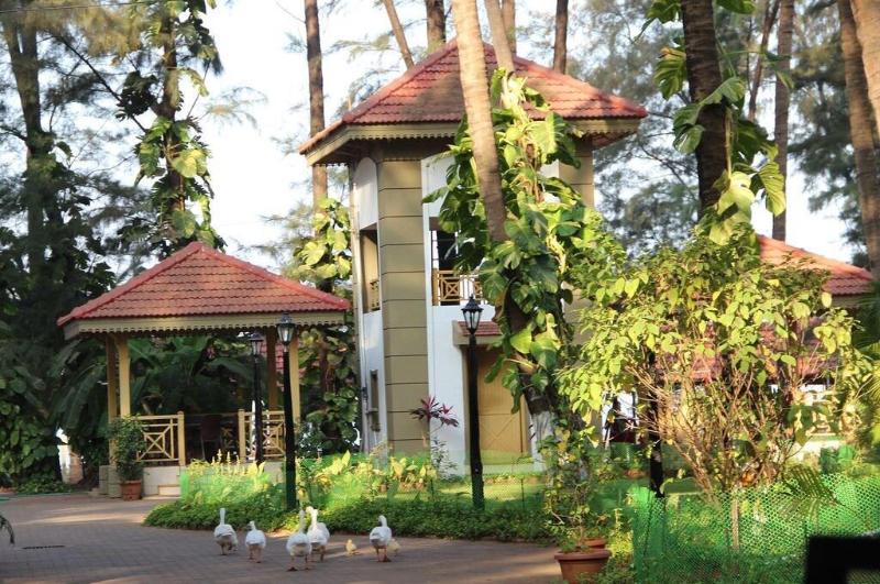 Golden Swan Beach Resort — general view