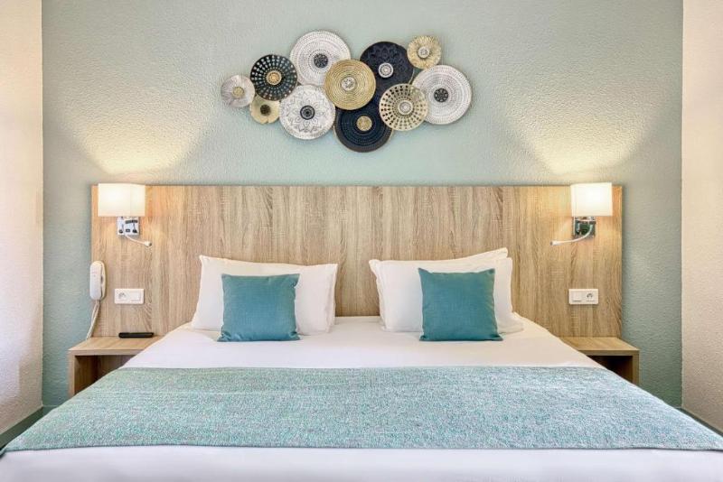 Bed room