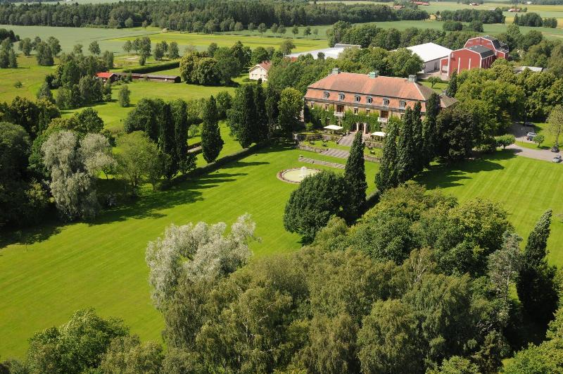 Bjertorp Slott — general view