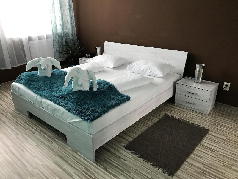 Hotel Hubert Nové Zámky image