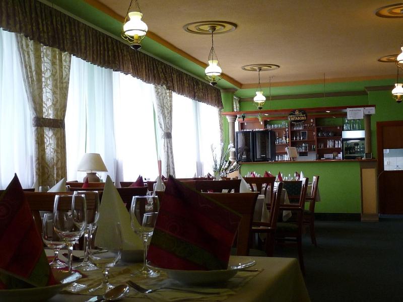 Hotel Hubert Nové Zámky image