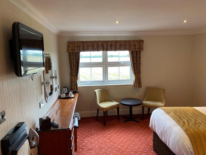 Loftsome Bridge Hotel image