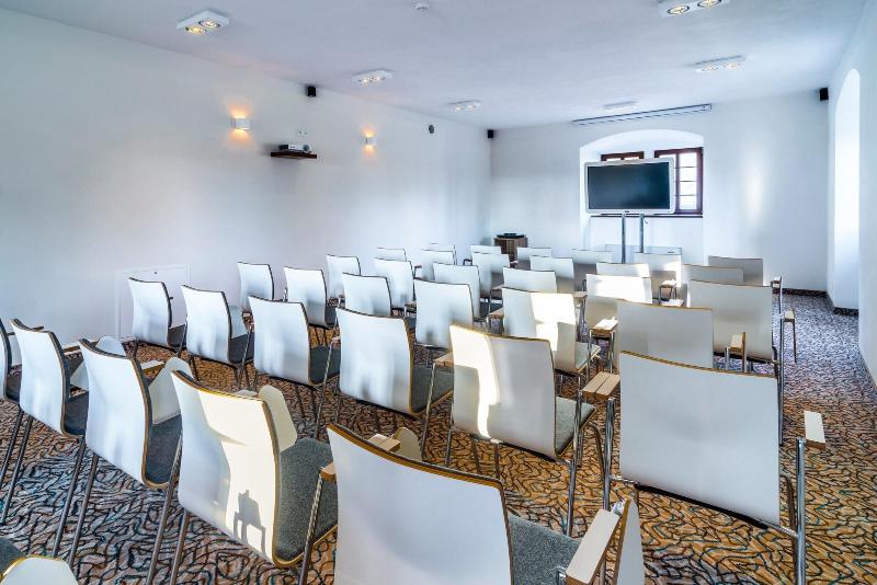 Uroczysko Siedmiu Stawów Luxury Hotel image