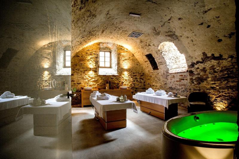 Uroczysko Siedmiu Stawów Luxury Hotel image