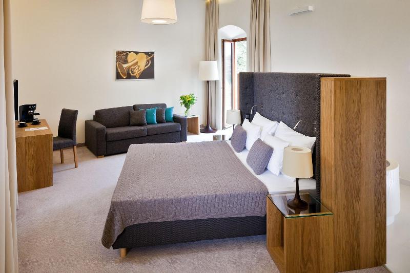 Uroczysko Siedmiu Stawów Luxury Hotel image