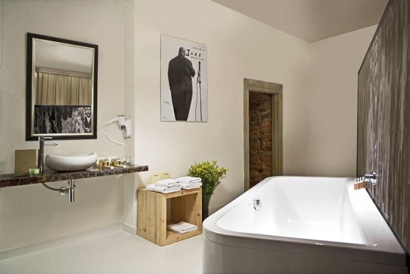 Uroczysko Siedmiu Stawów Luxury Hotel image
