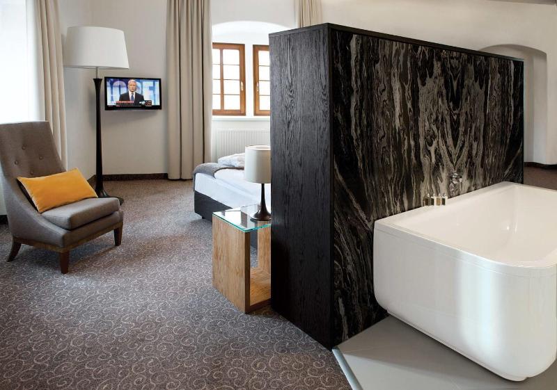 Uroczysko Siedmiu Stawów Luxury Hotel image