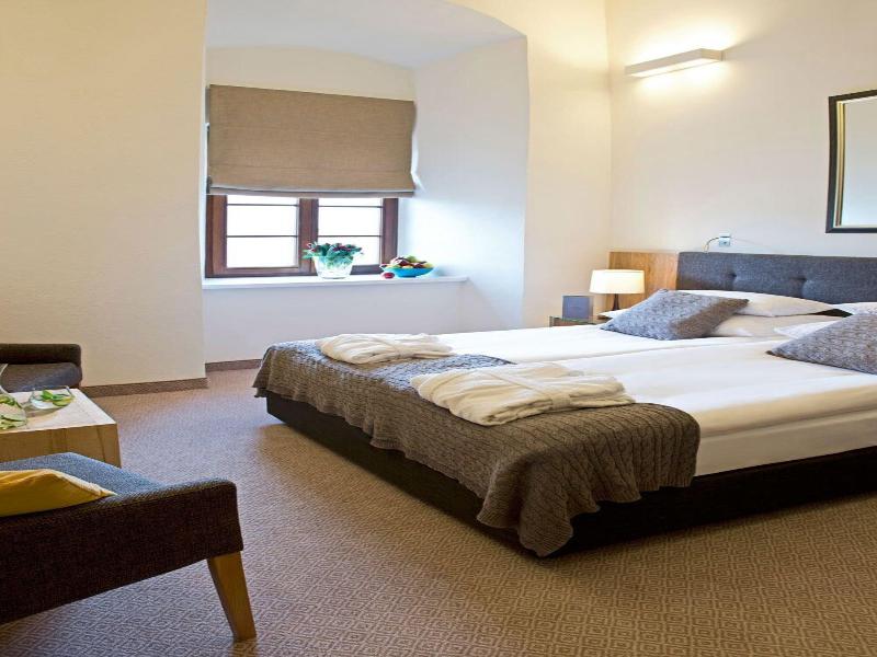 Uroczysko Siedmiu Stawów Luxury Hotel image