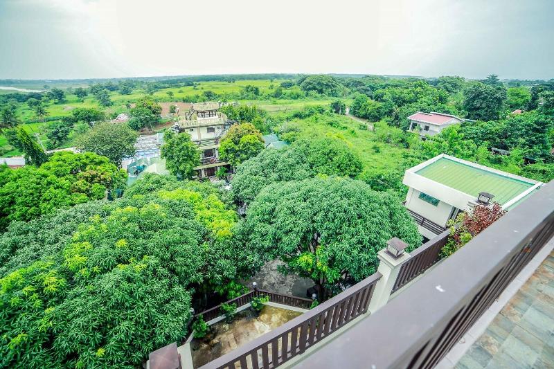 Villa Esmeralda Bryan's Resort Hotel and Restauran image