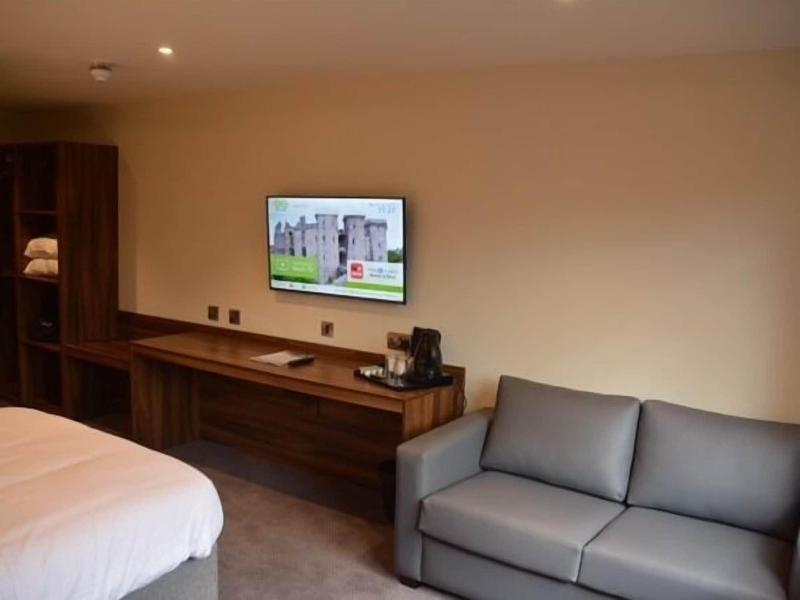 Raglan Lodge image