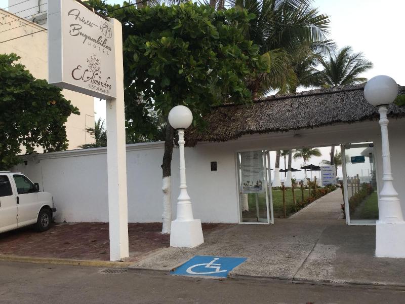 Hotel Arista Bugambilias