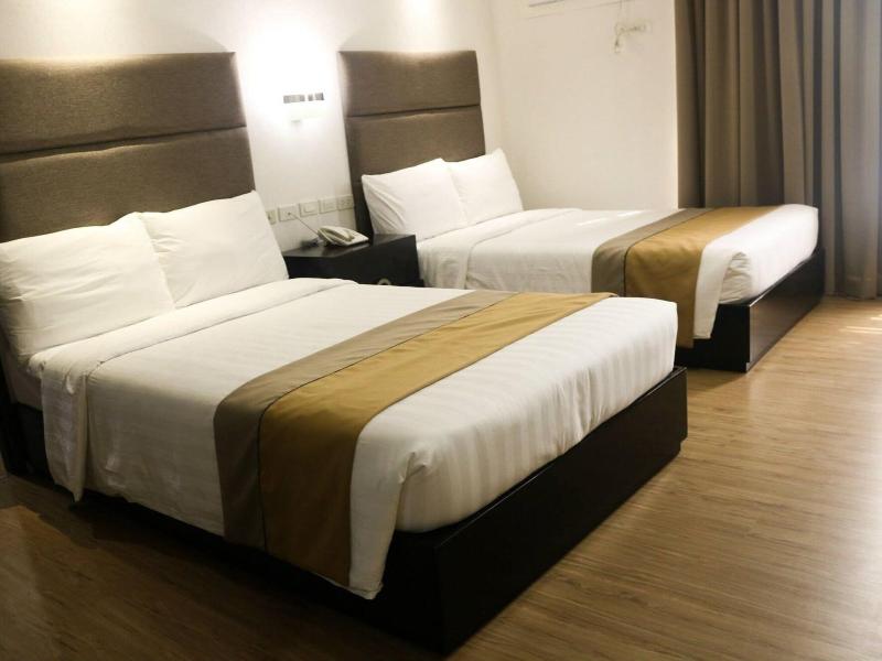 Queen Margarette Hotel - Downtown