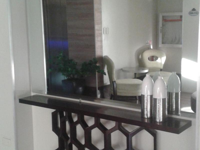 Queen Margarette Hotel - Downtown image