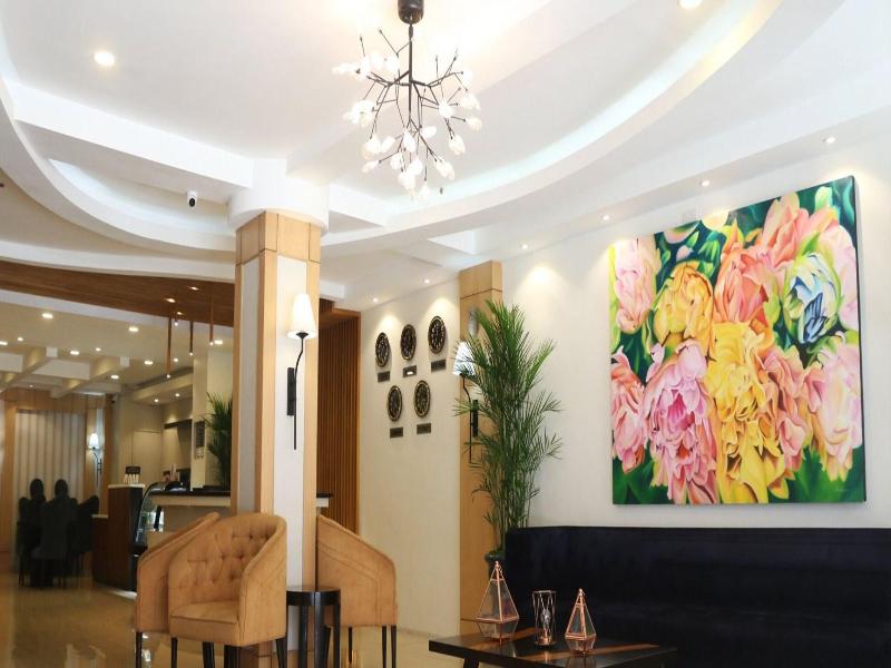 Queen Margarette Hotel - Downtown