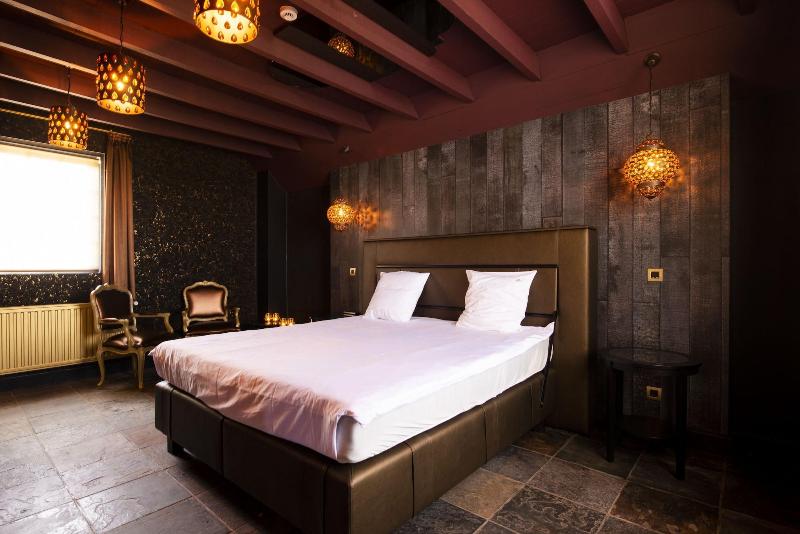 Love Hotel Domaine 10 image