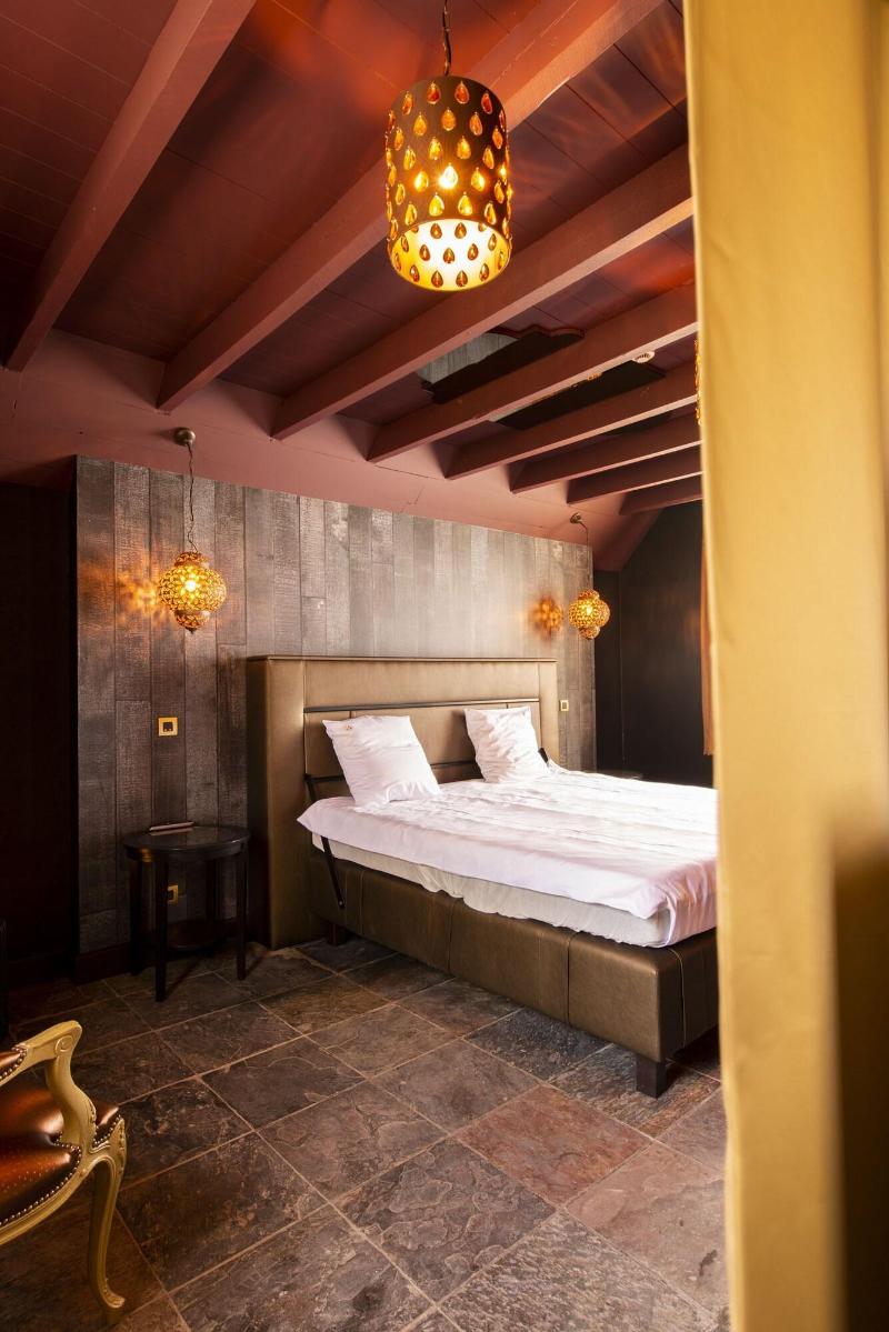 Love Hotel Domaine 10 image