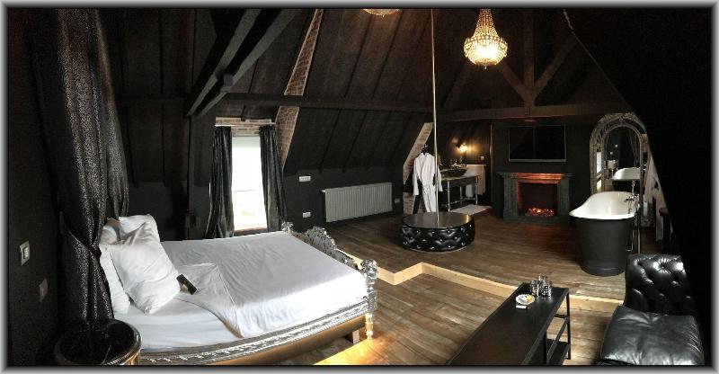 Love Hotel Domaine 10 image