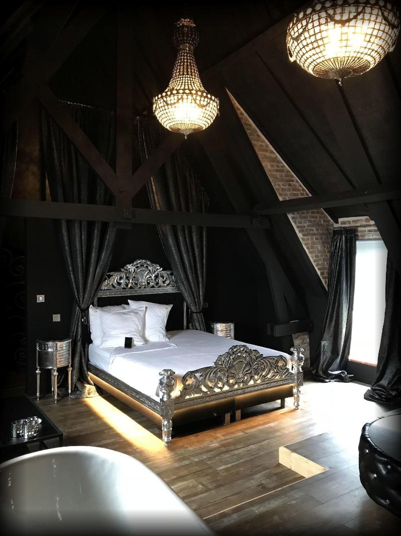 Love Hotel Domaine 10 image