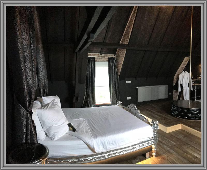 Love Hotel Domaine 10 image