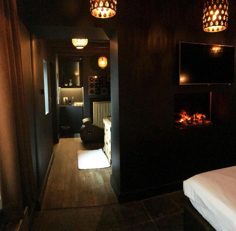 Love Hotel Domaine 10 image
