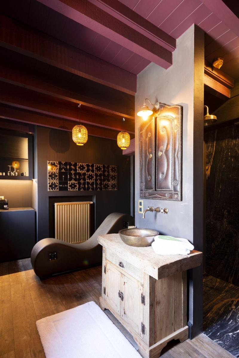 Love Hotel Domaine 10 image
