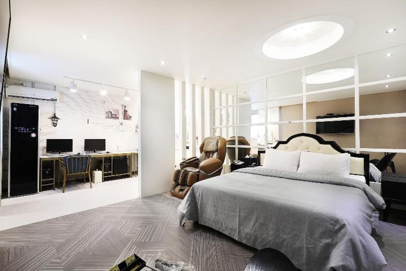 Bellino Hotel image