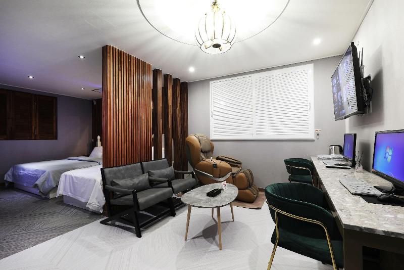 Bellino Hotel image