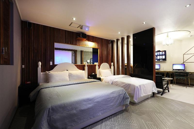 Bellino Hotel image