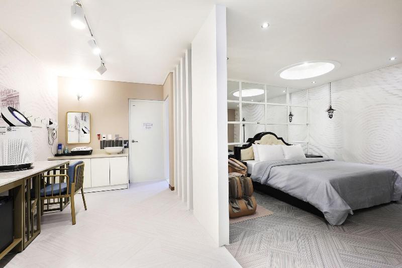 Bellino Hotel image