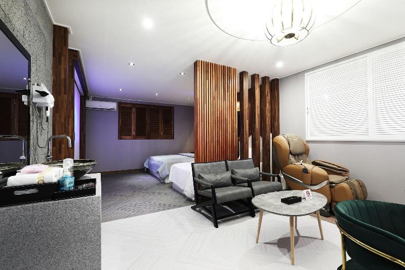Bellino Hotel image