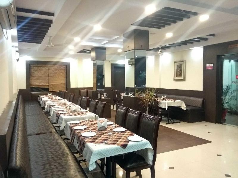 Jk Rooms 108 Hotel Royal Regency image