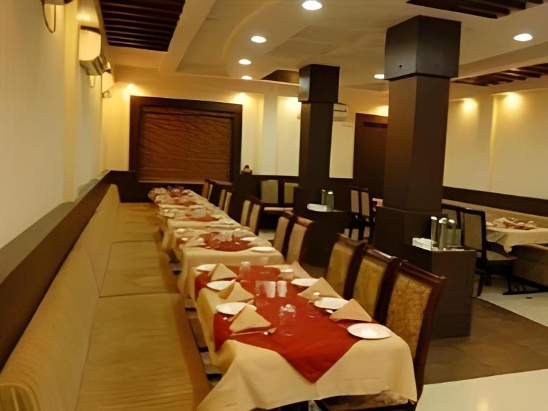 Jk Rooms 108 Hotel Royal Regency image