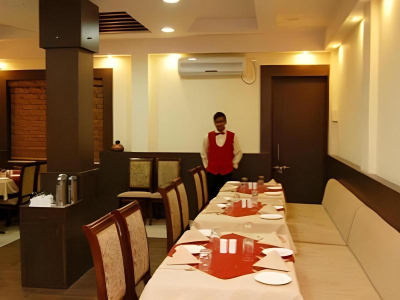 Jk Rooms 108 Hotel Royal Regency image