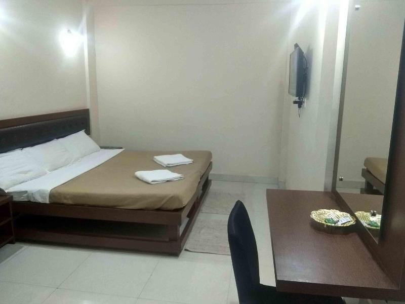 Jk Rooms 108 Hotel Royal Regency image
