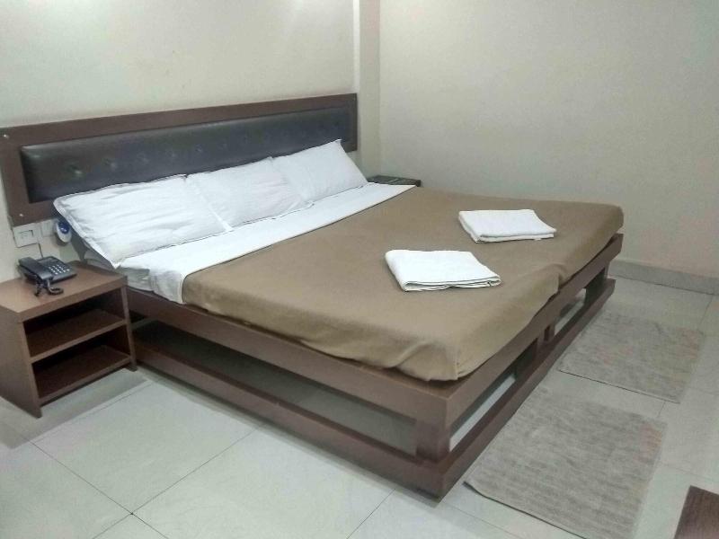 Jk Rooms 108 Hotel Royal Regency image