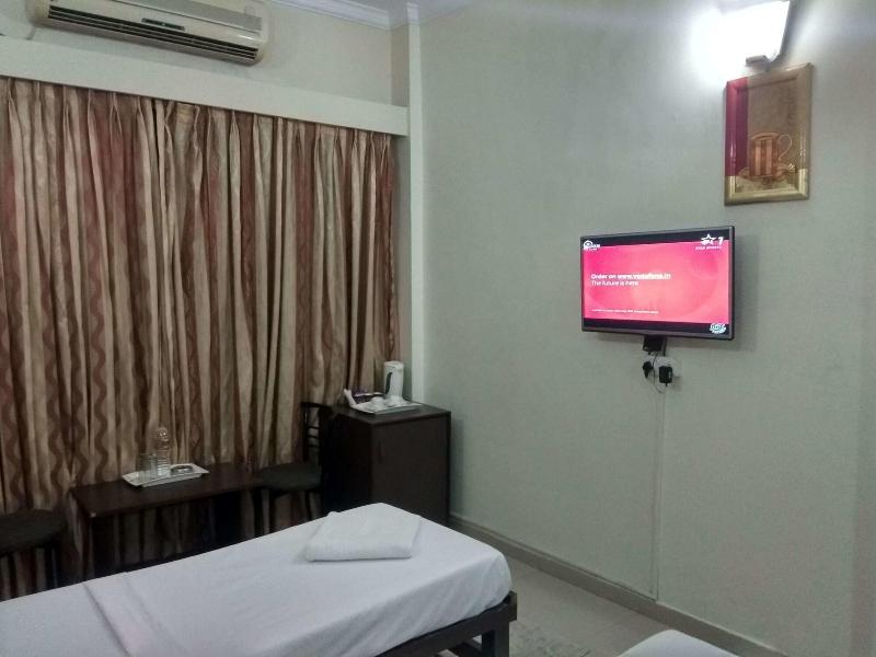 Jk Rooms 108 Hotel Royal Regency image