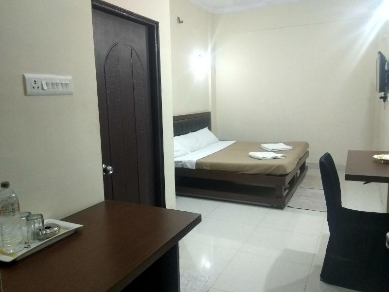 Jk Rooms 108 Hotel Royal Regency image