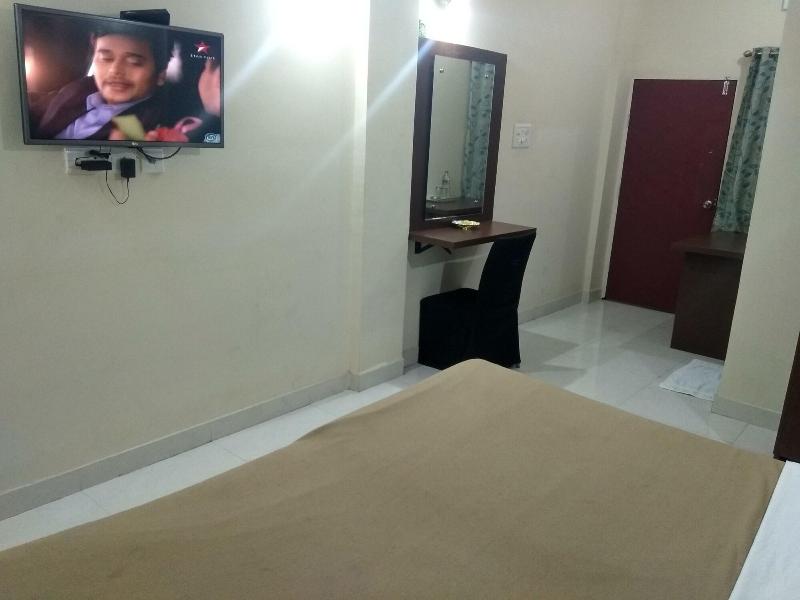 Jk Rooms 108 Hotel Royal Regency image