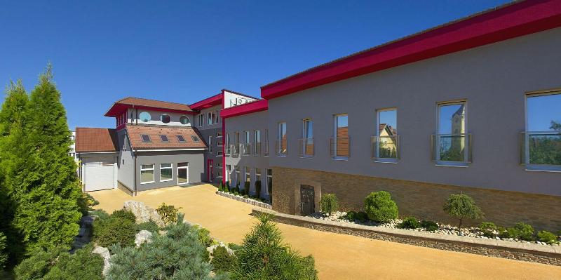 Air Hotel — general view